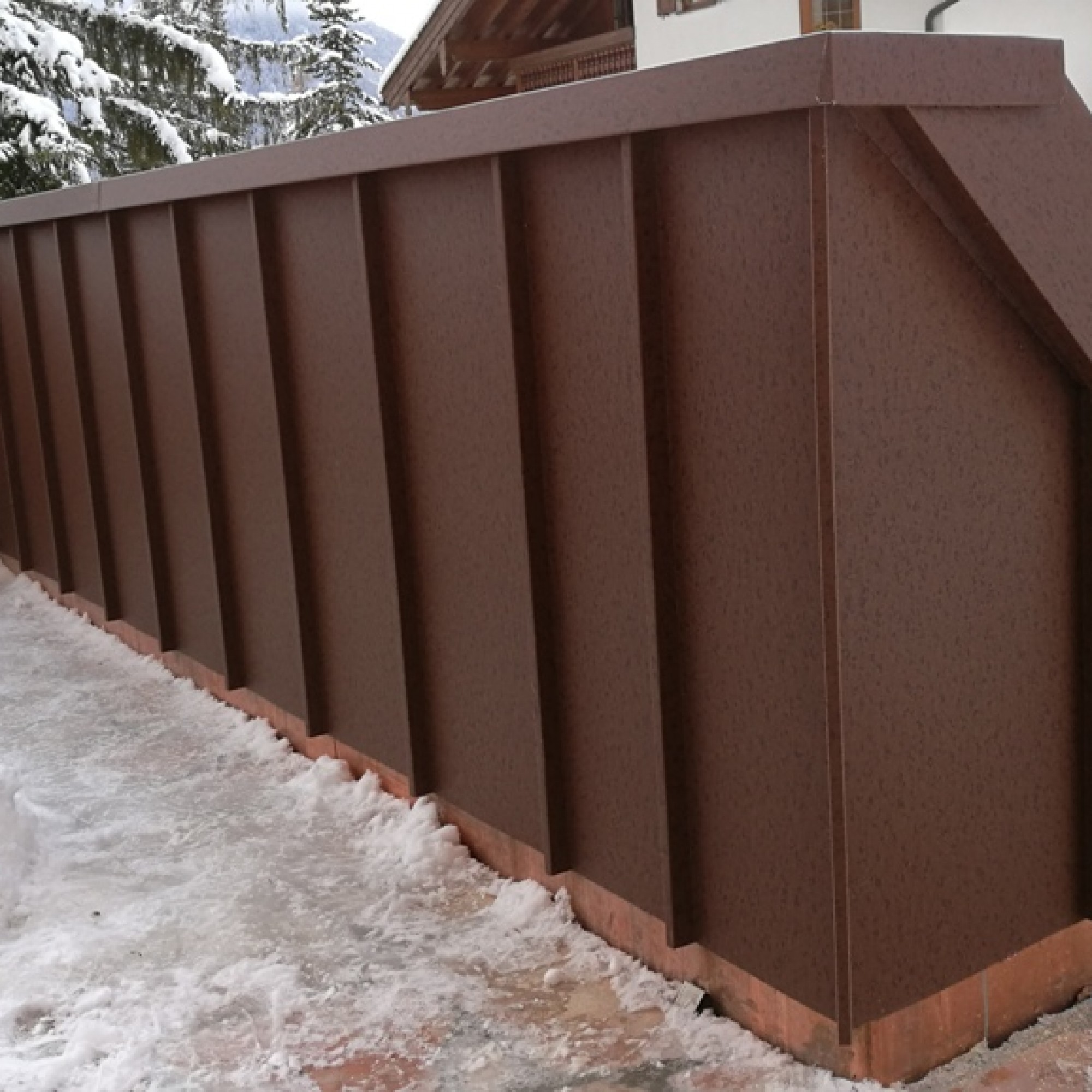 Atika-Verkleidung-Prefa-P.10-Braun