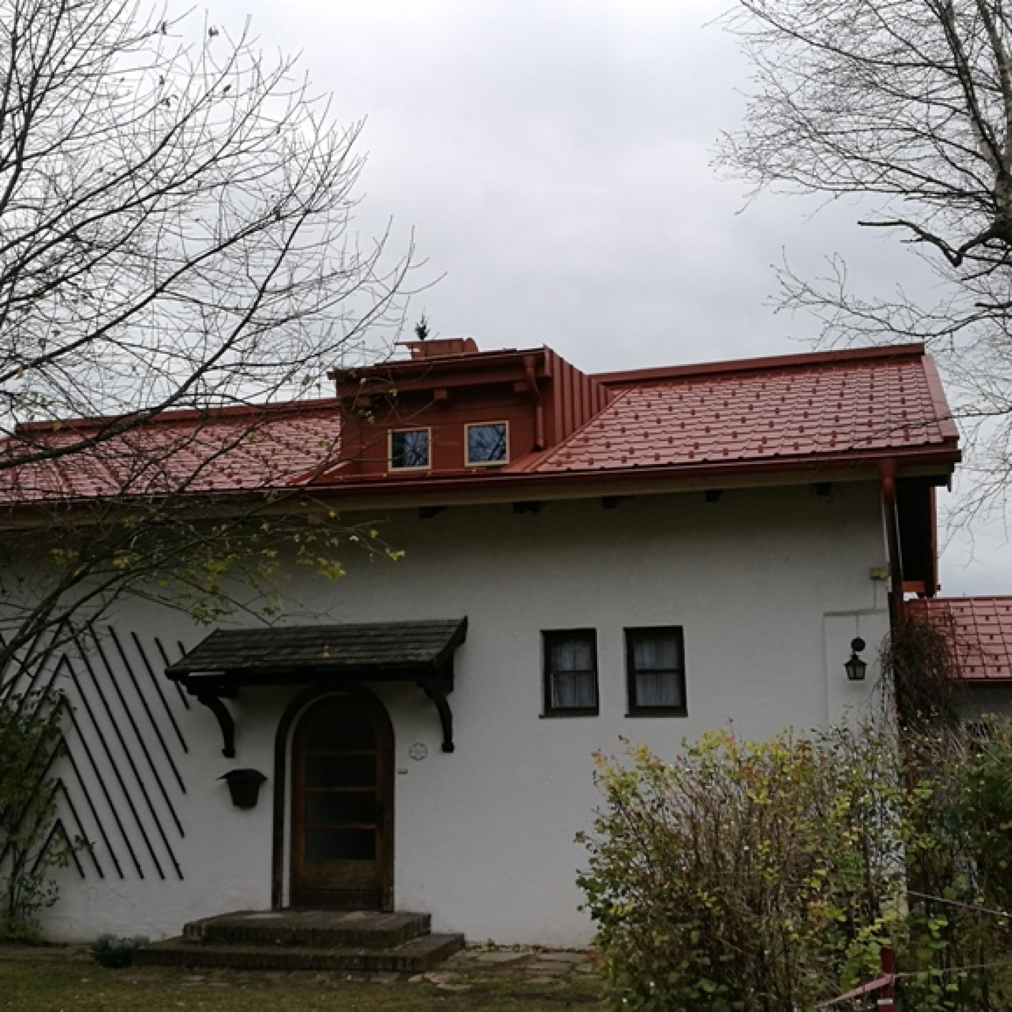 Prefa-Dachplatte-Stucko-P.10-Ziegelrot